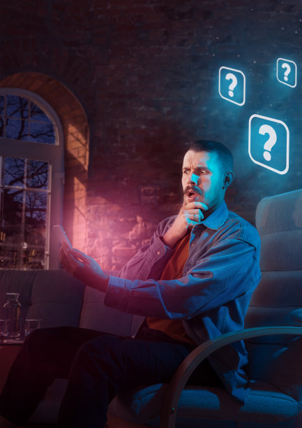 晚上在家里使用电子设备的人会收到霓虹灯的通知图片下载