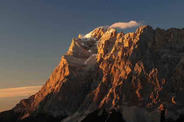 山脉上令人惊叹的景色图片下载