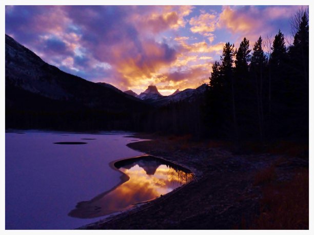 冰湖上的日落图片下载