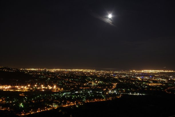 这座城市晚上灯火通明图片下载