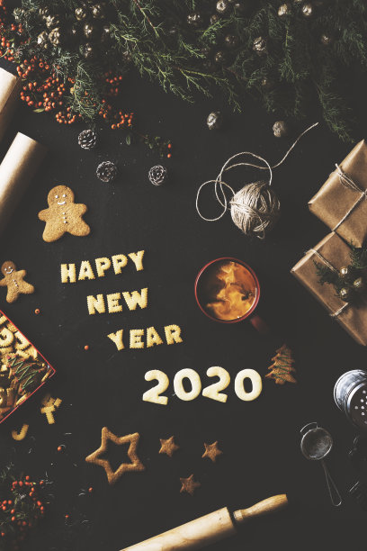 饼干和咖啡，2020年的概念桌上平铺图片下载