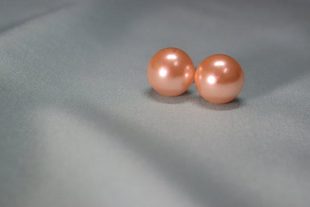 美丽的橙色珍珠首饰制作图片下载