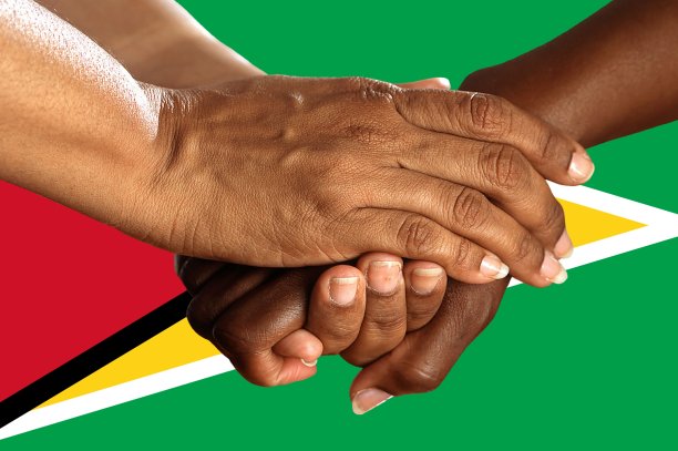 圭亚那旗帜，一个多文化青年群体的融合图片下载