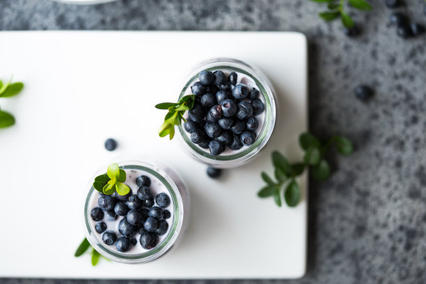 奇亚种子布丁，罐装蓝莓，早餐新鲜蓝莓，俯视图图片下载