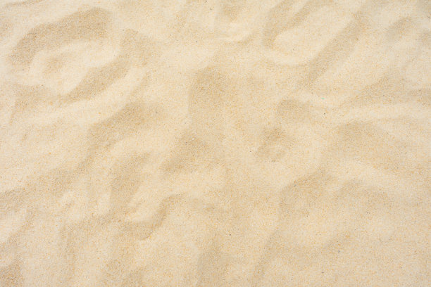 以天然沙滩沙的纹理为背景。图片下载