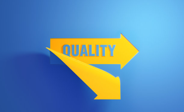 黄色箭头符号与质量文本在蓝色背景图片下载