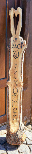 木可喜的迹象。Welcome在德语中的意思是“威尔科曼”。图片下载