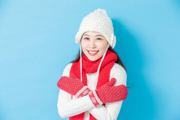 亚洲妇女穿冬天的衣服图片下载