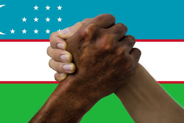 乌兹别克斯坦国旗，多文化青年群体的融合图片下载