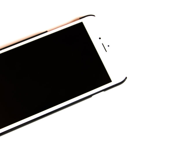 白色手机与黑色屏幕上的白色孤立背景。图片下载