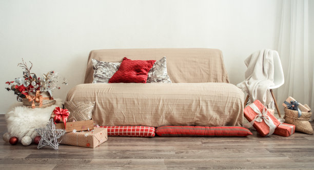 起居室的内部装饰得很时髦，是为了迎接圣诞节。图片下载