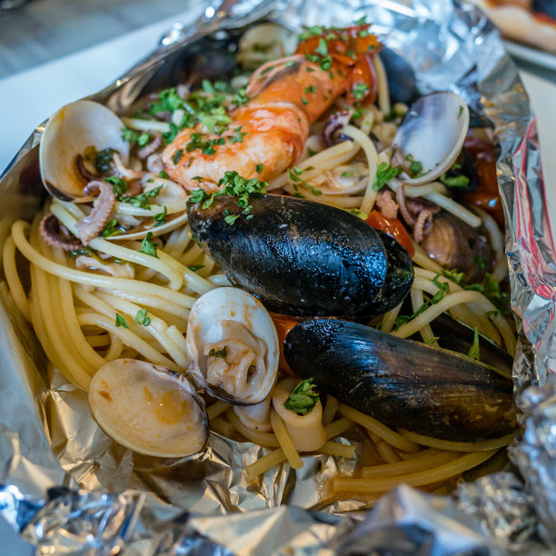 意大利海鲜贝类意大利面意大利面配番茄酱图片下载