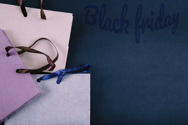 黑色星期五纸袋。图片下载
