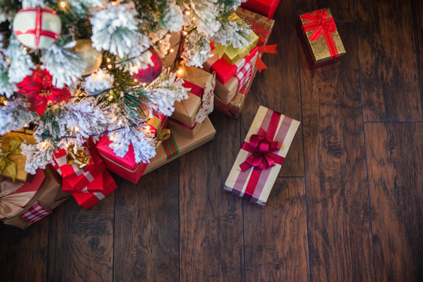 圣诞树下的礼物图片下载
