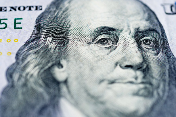 本杰明·富兰克林的肖像印在一百美元上图片下载