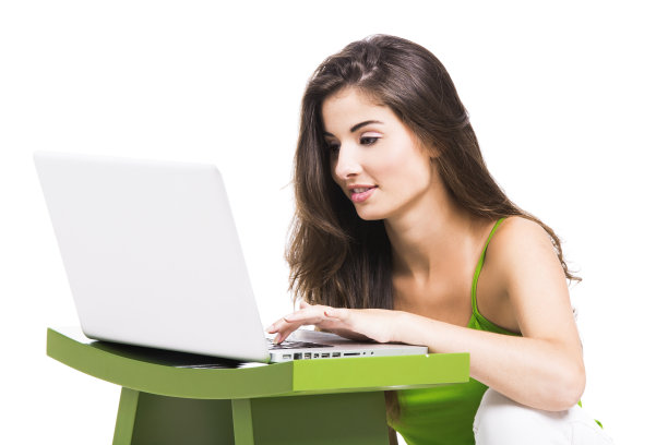 使用笔记本电脑在家工作图片下载