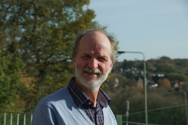 高级人图片下载