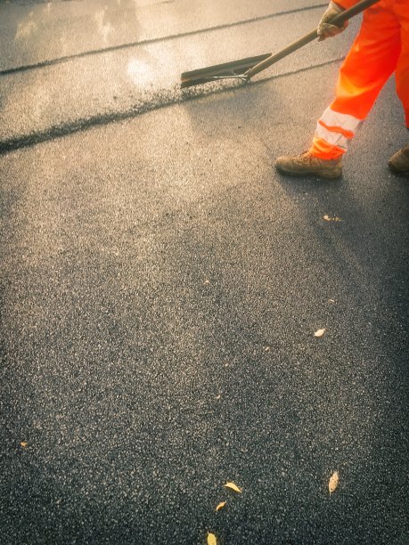 工作人员穿着能见度高的衣服图片下载