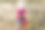 可爱的小女孩骑着跑步平衡自行车去日托，幼儿园或幼儿园。快乐、健康、可爱的宝宝，在更瘦的自行车上享受学习的乐趣。在寒冷的日子里活跃的孩子在户外。图片下载
