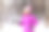快乐的年轻女子慢跑穿过森林图片下载