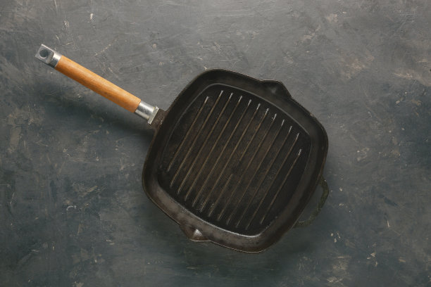 铸铁煎锅，暗木，厨房，水泥餐桌，厨房餐桌，铸铁烤架图片下载