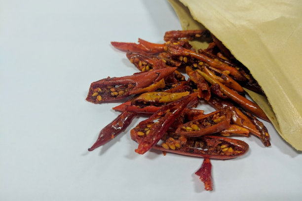这是用红辣椒制成的耐嚼零食图片下载