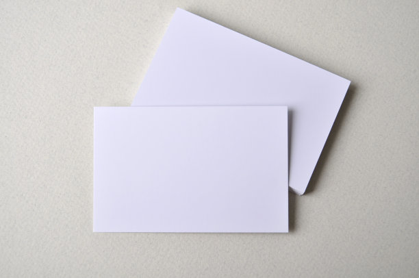 灰色背景上的空白白色名片图片下载