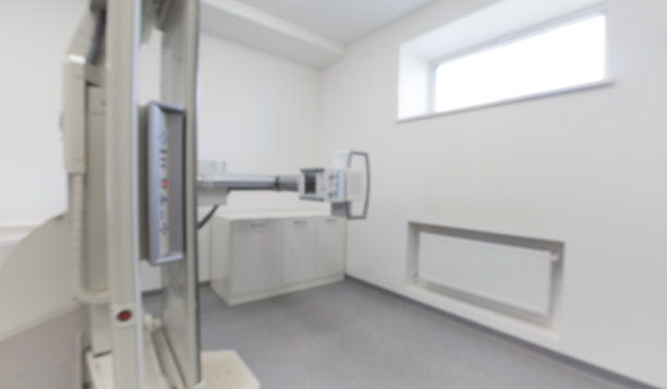 配备最新x光设备的现代医疗诊所内部图片下载