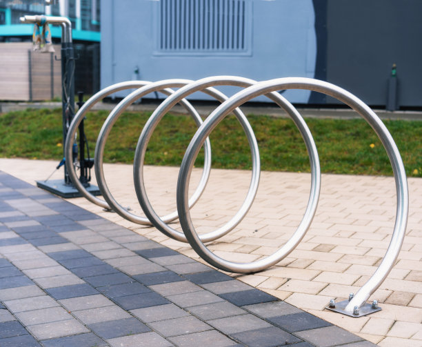 城市里的自行车停车场图片下载