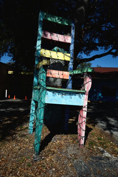 大椅子上垃圾图片下载