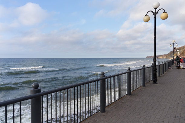 Svetlogorsk的河堤(1947年以前，德国人叫Rauschen)。这个城市是波罗的海沿岸的一个俄罗斯度假小镇。图片下载