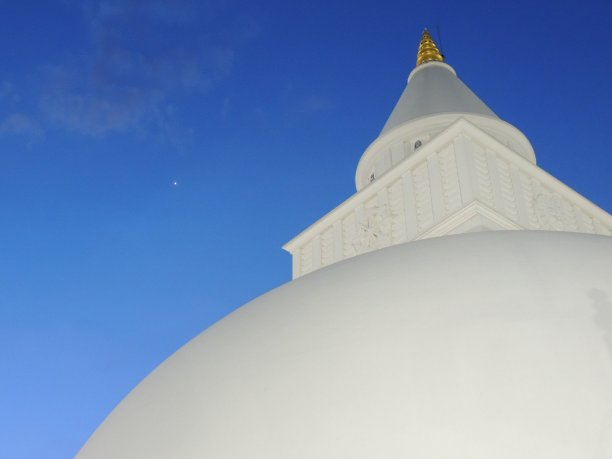 月亮和ruwanwelii佛塔图片下载