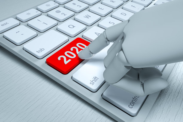 机器人手触摸pc键盘上的2020年新年键图片下载
