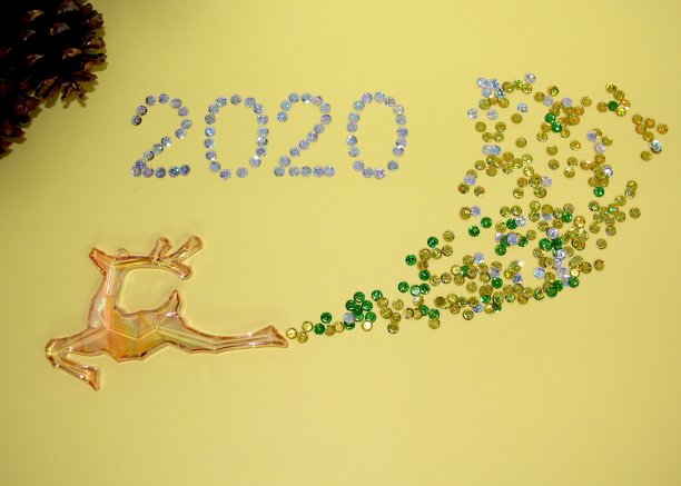 圣诞背景鹿，锥形和亮片图片下载