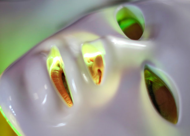 接受新年龄美容治疗的年轻女子图片下载