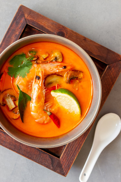 汤姆百胜汤。泰国菜。健康饮食。菜谱。图片下载