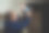 快乐的男人和儿子在新年装饰。圣诞快乐2020图片下载