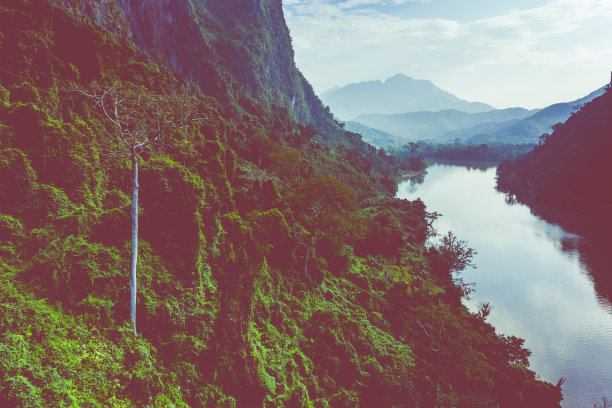 山川和河流的鸟瞰图。老挝北部。东南亚。无人机从上面拍摄的照片。鸟瞰图。图片下载