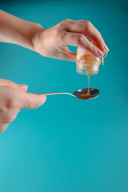 蓝色蜂蜜罐的特写图片下载