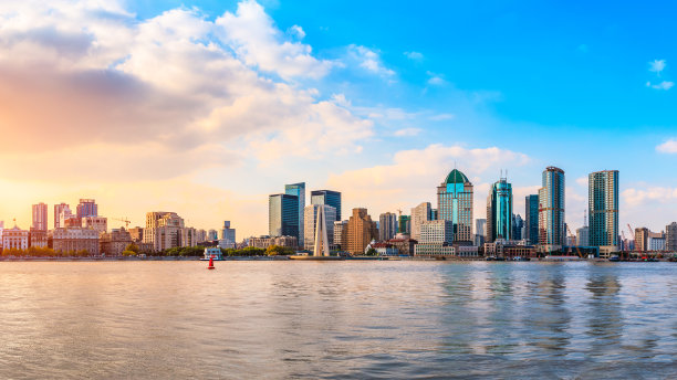 上海的城市天际线和日落美丽的天空图片下载