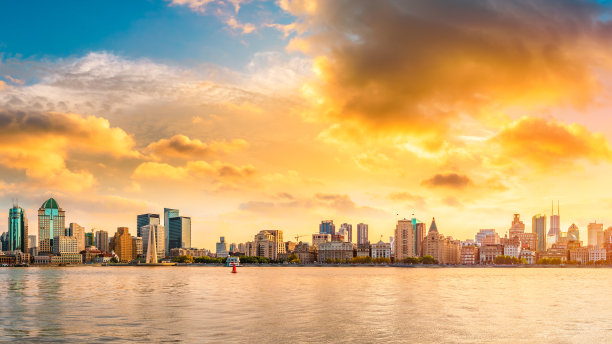 上海的城市天际线和日落美丽的天空图片下载