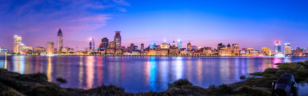 上海的夜市天际线和美丽的天空图片下载