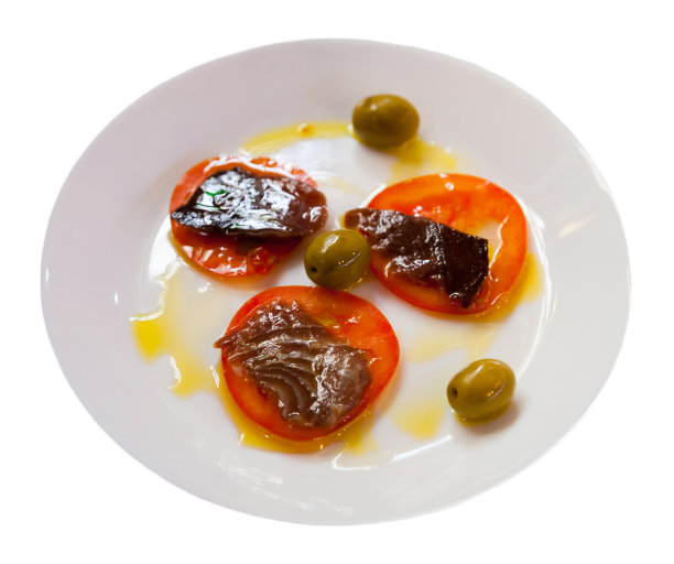 西红柿片上的萨达鱼图片下载