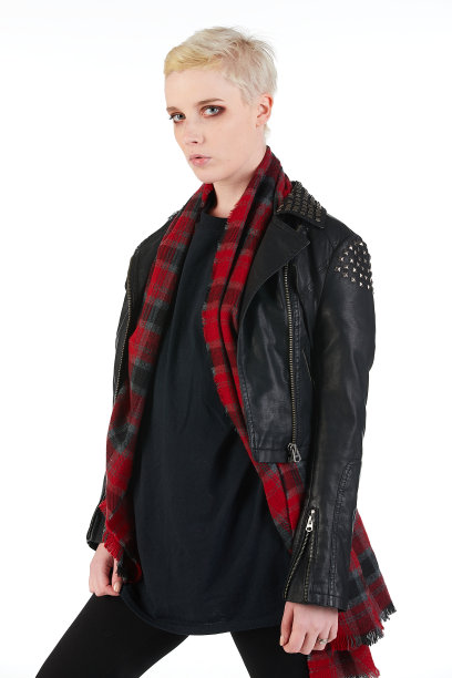 空白t恤模型-机车摇滚时尚女孩准备为您的设计图片下载