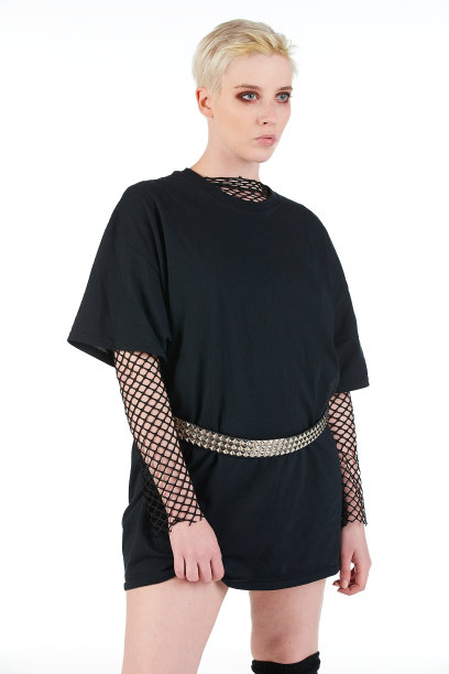 空白t恤模型-机车摇滚时尚女孩准备为您的设计图片下载