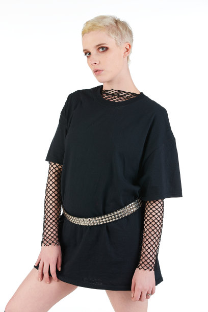 空白t恤模型-机车摇滚时尚女孩准备为您的设计图片下载