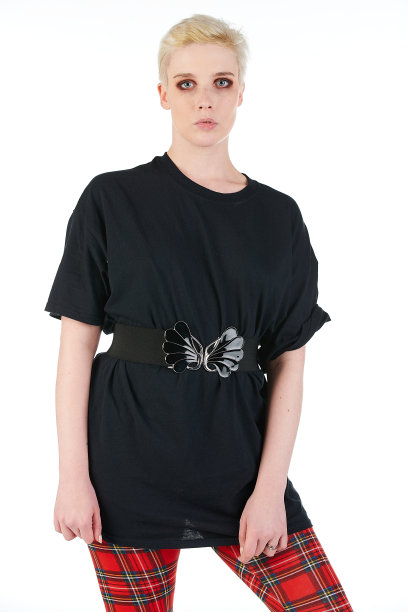 空白t恤模型-机车摇滚时尚女孩准备为您的设计图片下载