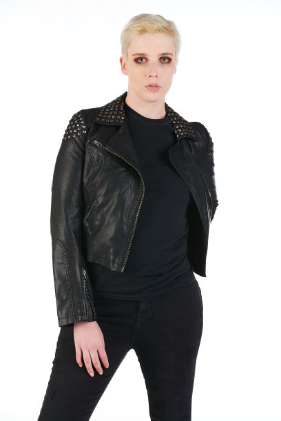 空白t恤模型-机车摇滚时尚女孩准备为您的设计图片下载