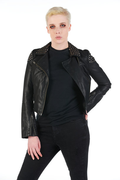 空白t恤模型-机车摇滚时尚女孩准备为您的设计图片下载