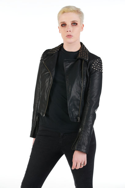 空白t恤模型-机车摇滚时尚女孩准备为您的设计图片下载